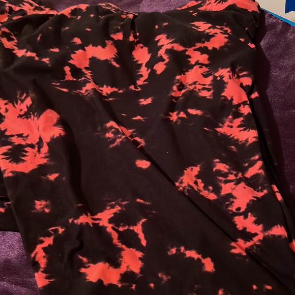 Black and orange 1x tie dye outfit. - Picture 2 of 2